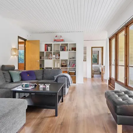 4 Bedroom Beautiful In Glesborg