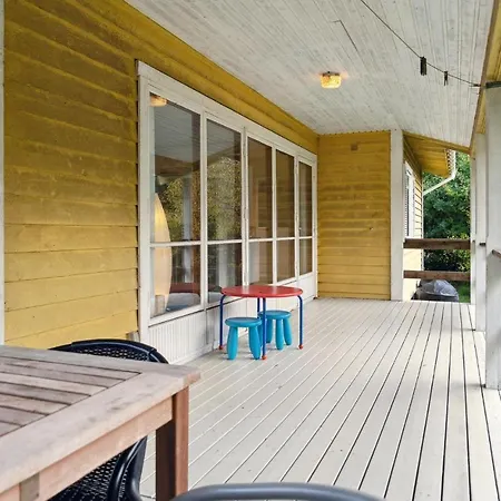4 Bedroom Beautiful In Glesborg