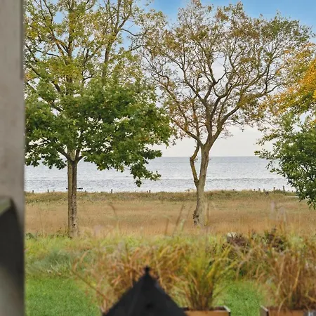4 Bedroom Beautiful In *